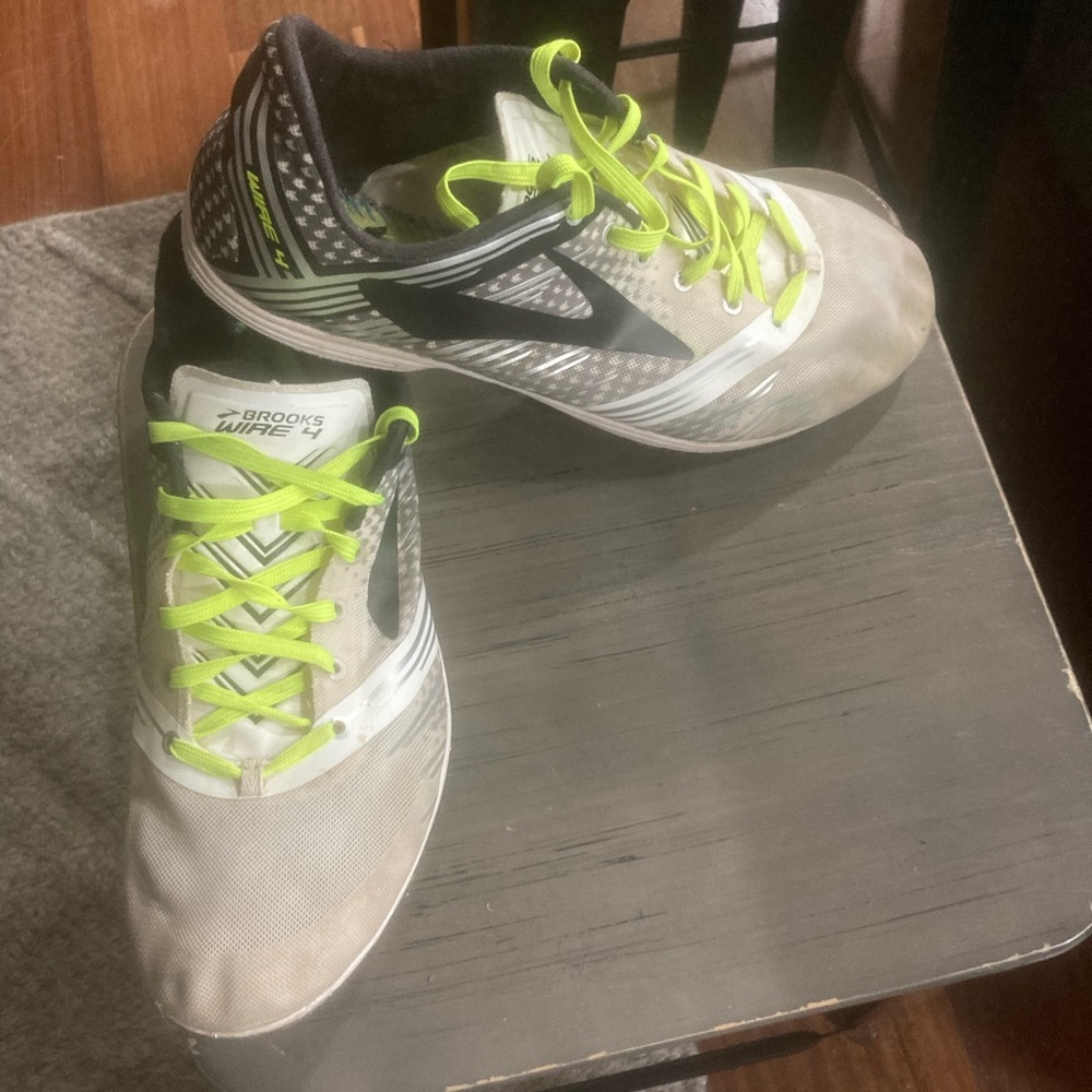 Men’s Brook Track Shoes